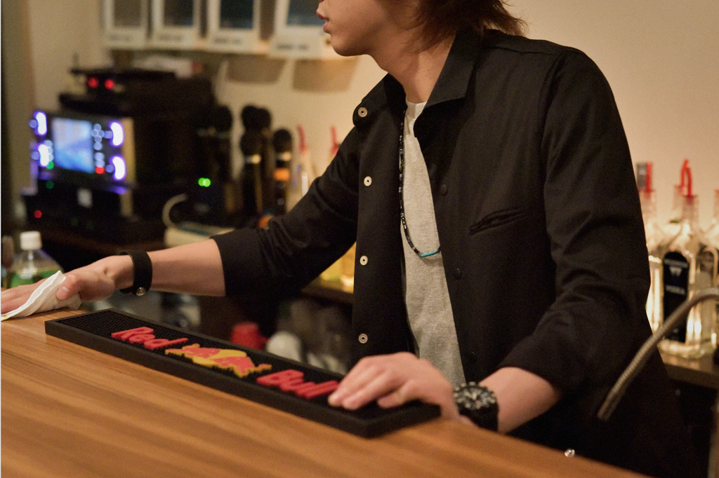 06/3(曇り) – バーテンダー (29歳)とバーテンダー (23歳)