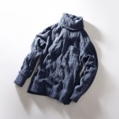 CURLY-CABLE TURTLE NECK