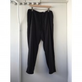 COMOLI-シルクネップ テーパードパンツ - Black