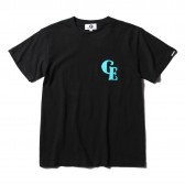 GOODENOUGH-S:S TEE - FELT WAPPEN - Black : Cyan