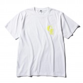GOODENOUGH-S:S TEE - FELT WAPPEN - White : Neon Yellow