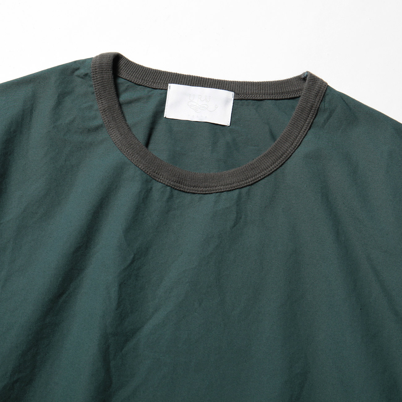 URU TOKYO トップス CREW NECK S/S TEE / COTTON TYPEWRITER - Green