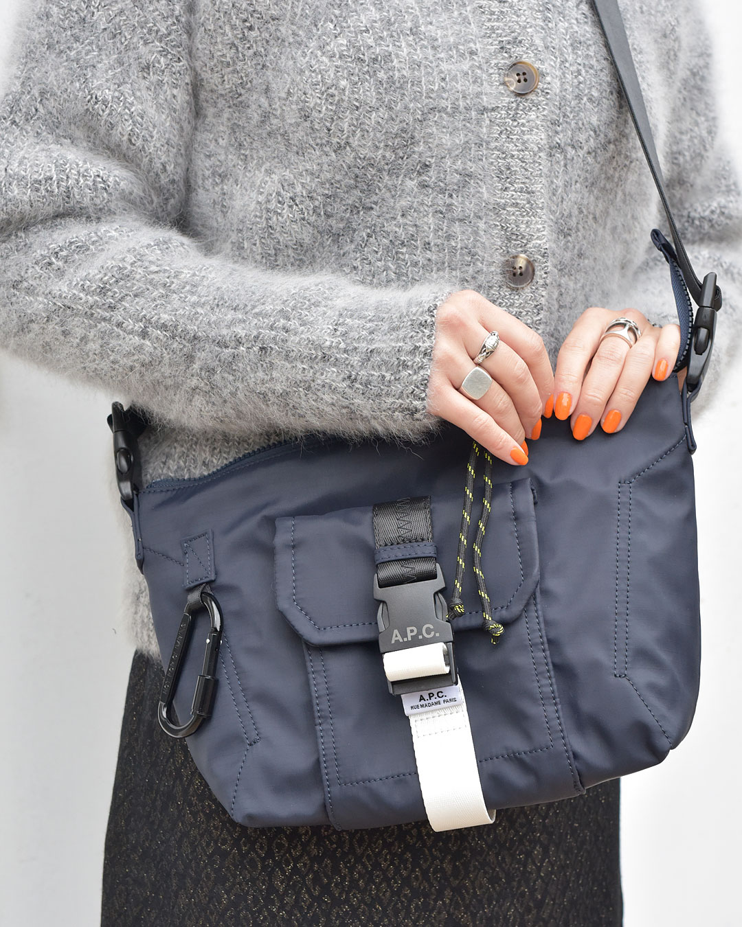 Treck ショルダーバッグ - Dark Navy コーディネート