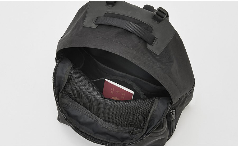 BACKPACK PRO M - Black 貴重品収納