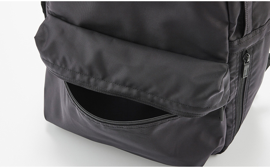 BACKPACK STANDARD M フロントポケット