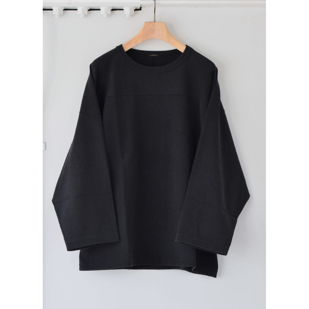 COMOLI-フットボールTシャツ-Fade-Black-1024x1024