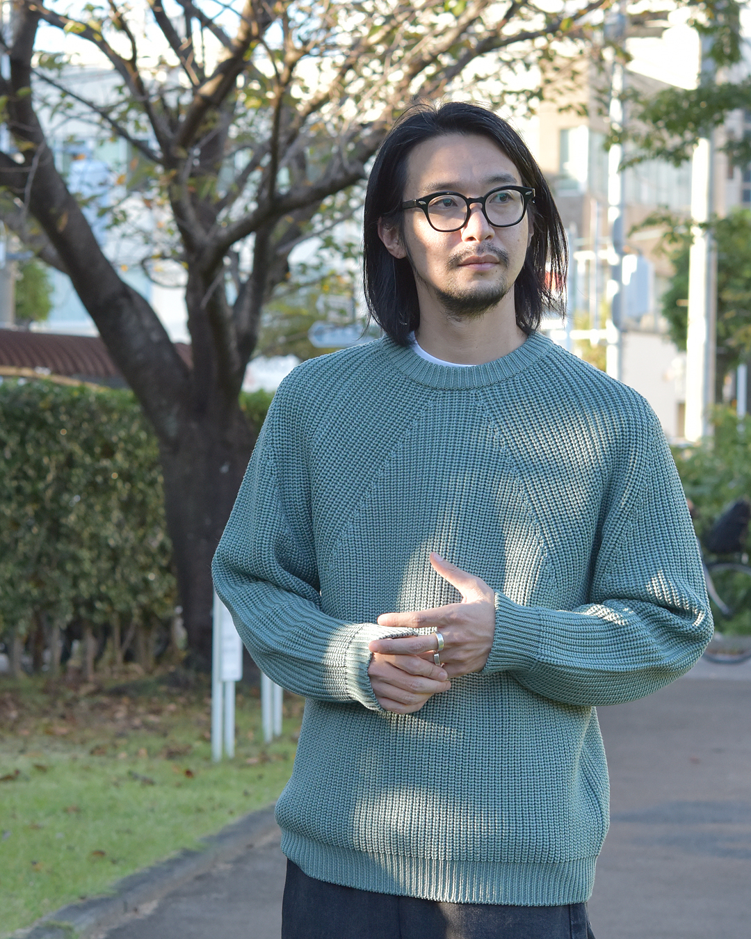 SIGNATURE CREW NECK 着用