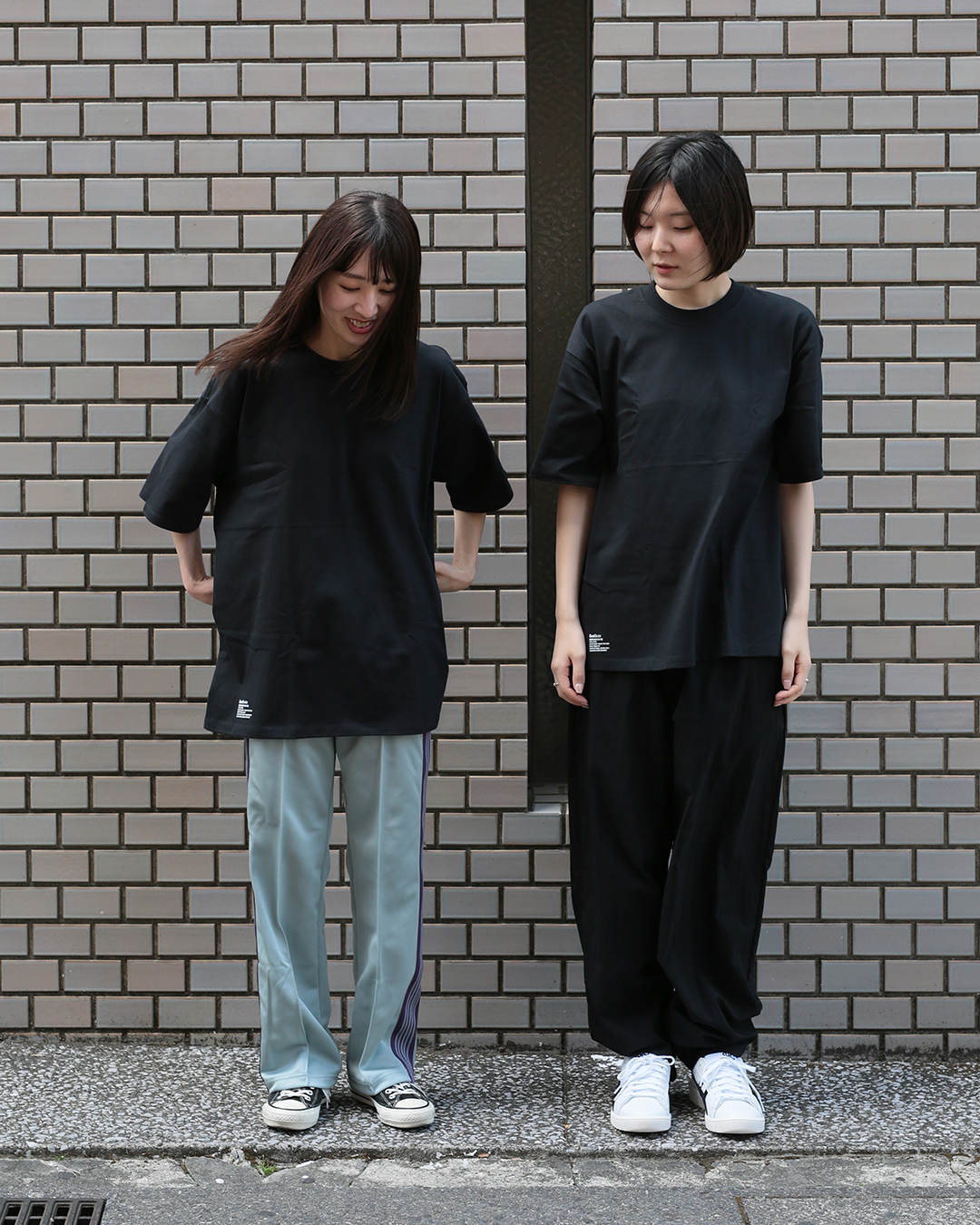 2-PACK CORPORATE S/S TEE 女性着用サイズ感