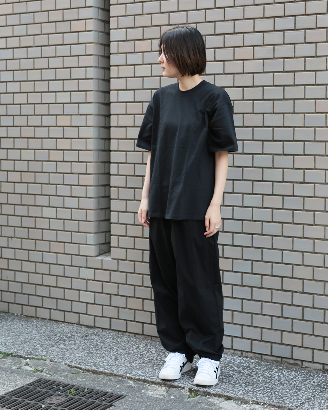 2-PACK CORPORATE S/S TEE 女性着用サイズ感