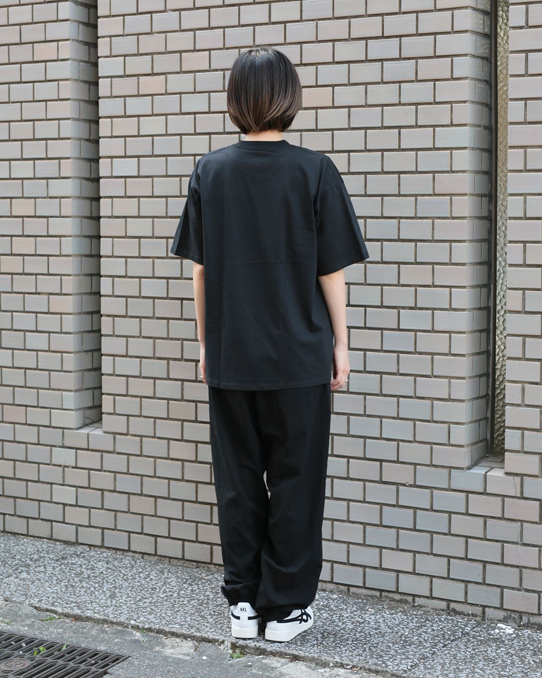 2-PACK CORPORATE S/S TEE 女性着用サイズ感