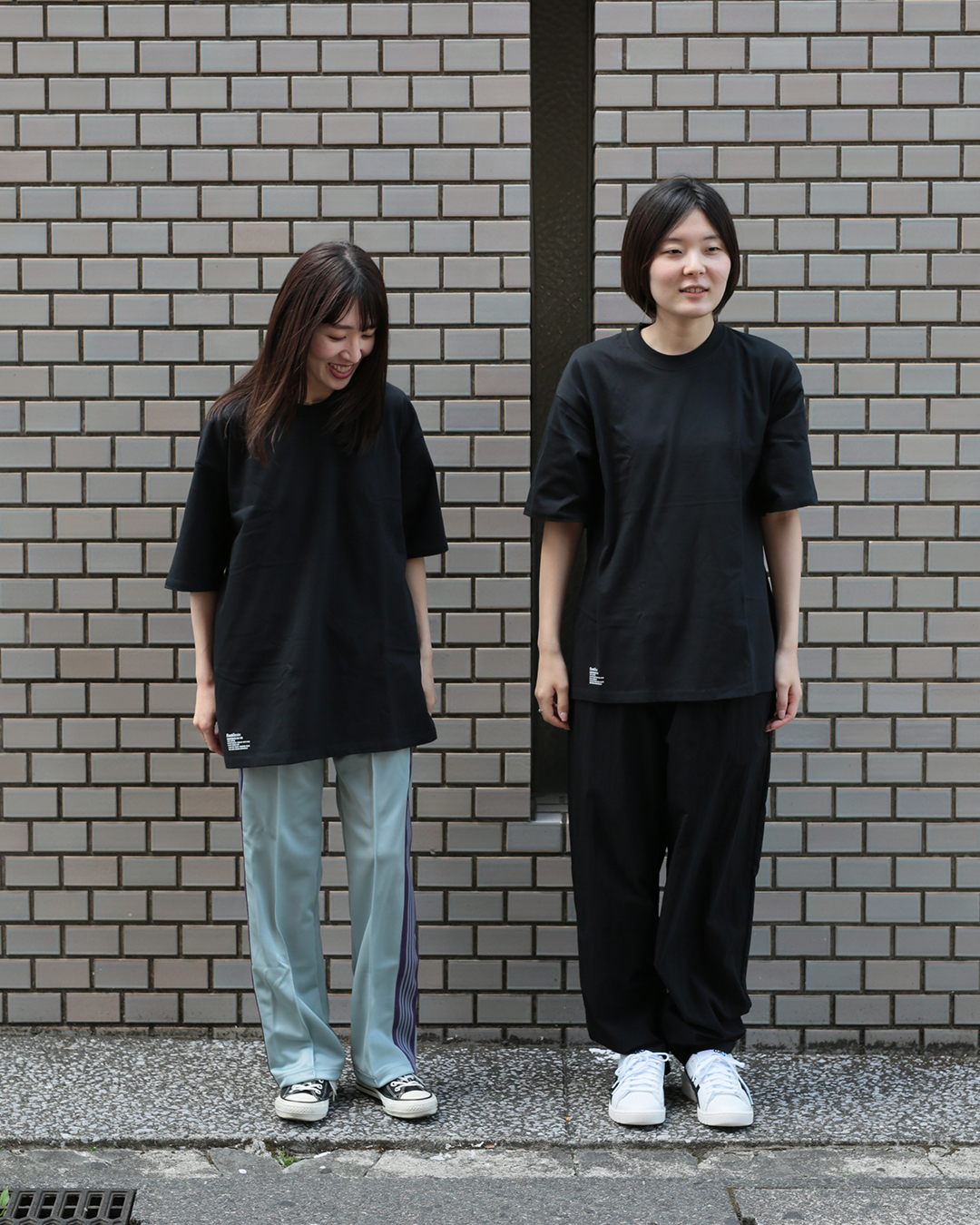2-PACK CORPORATE S/S TEE 女性着用サイズ感