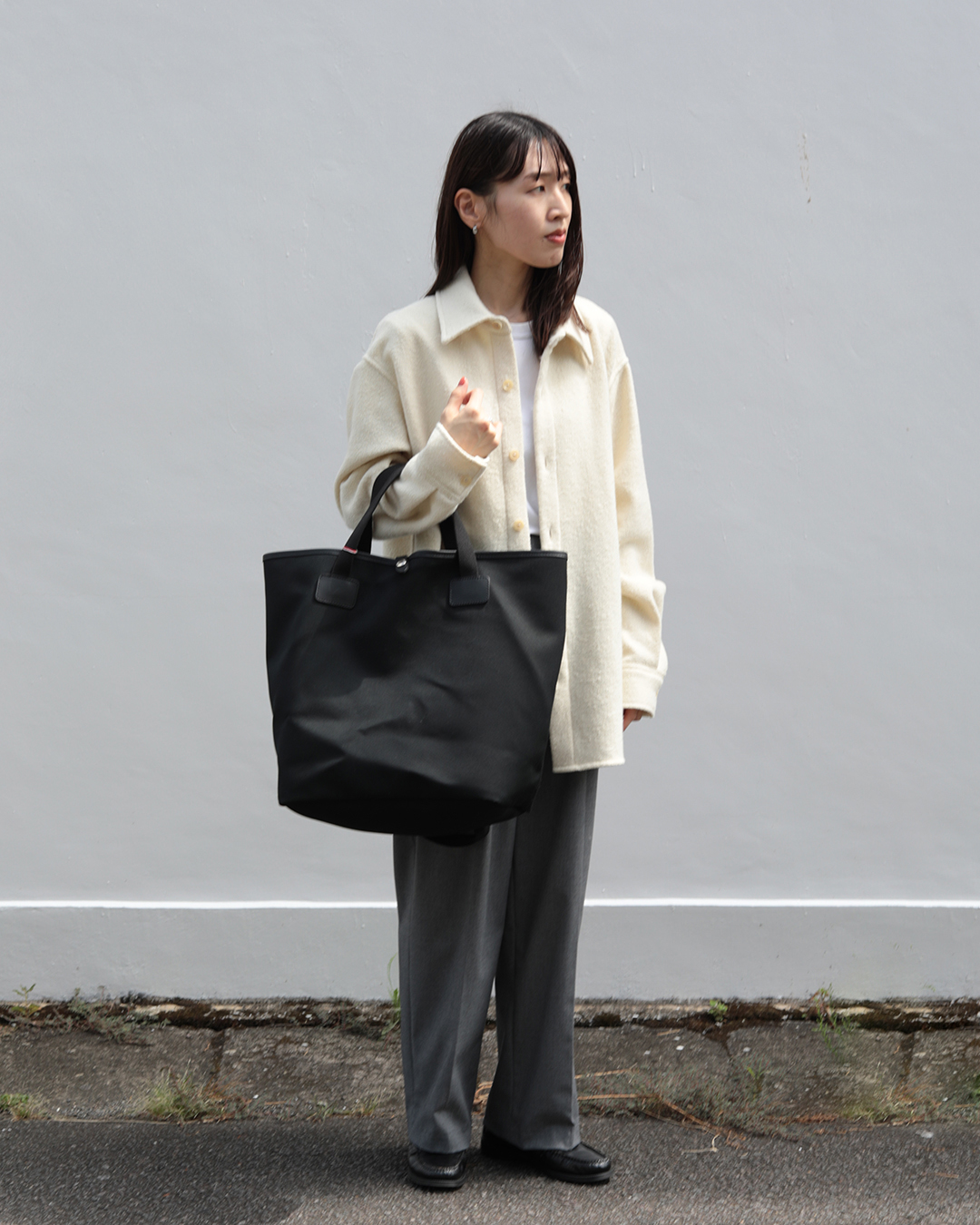 ONE SHOLUDER SLING 女性手持ち