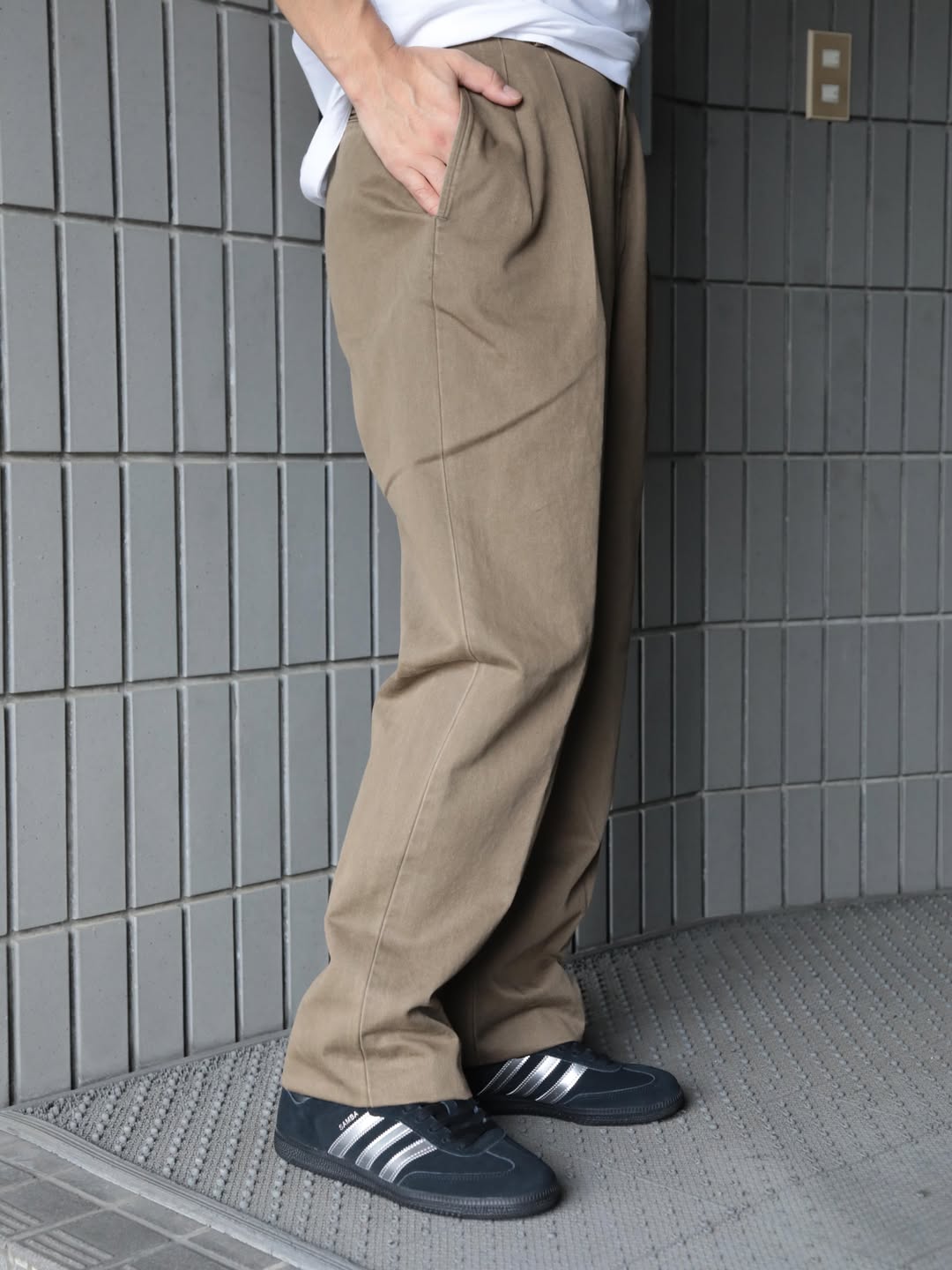 NEAT Chino 着用