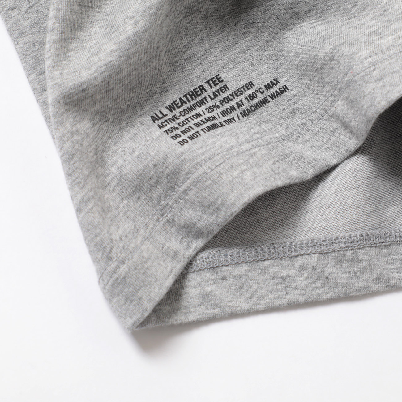 2-PACK ALL WEATHER TEE 袖口とロゴ