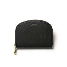 A.P.C. / アーペーセー | Demi-Lune / ハーフムーン コンパクトウォレット - エンボス加工 - Black