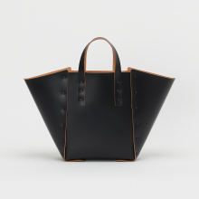 assemble hand bag wide M / rivet Black