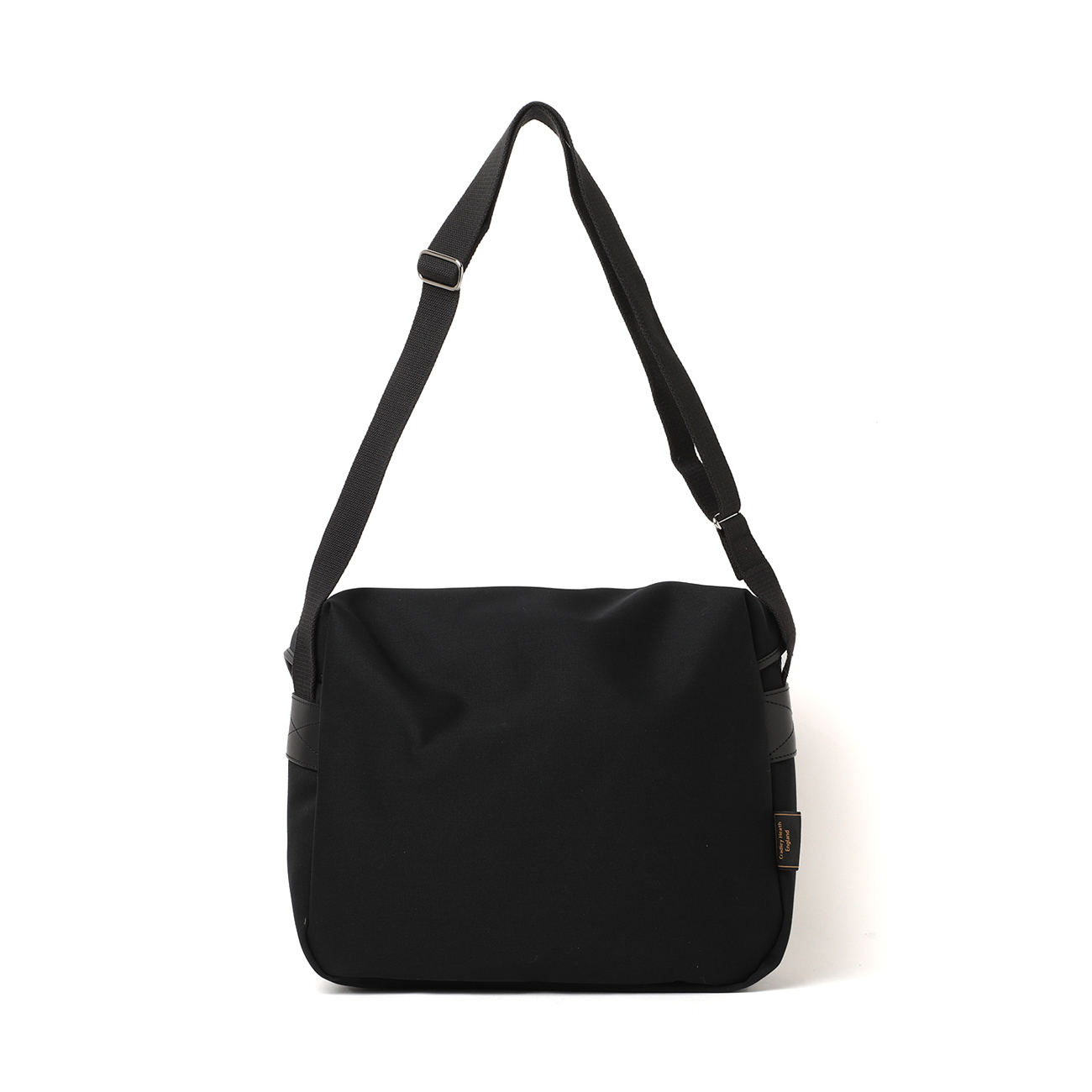 Studio Satchel 背面