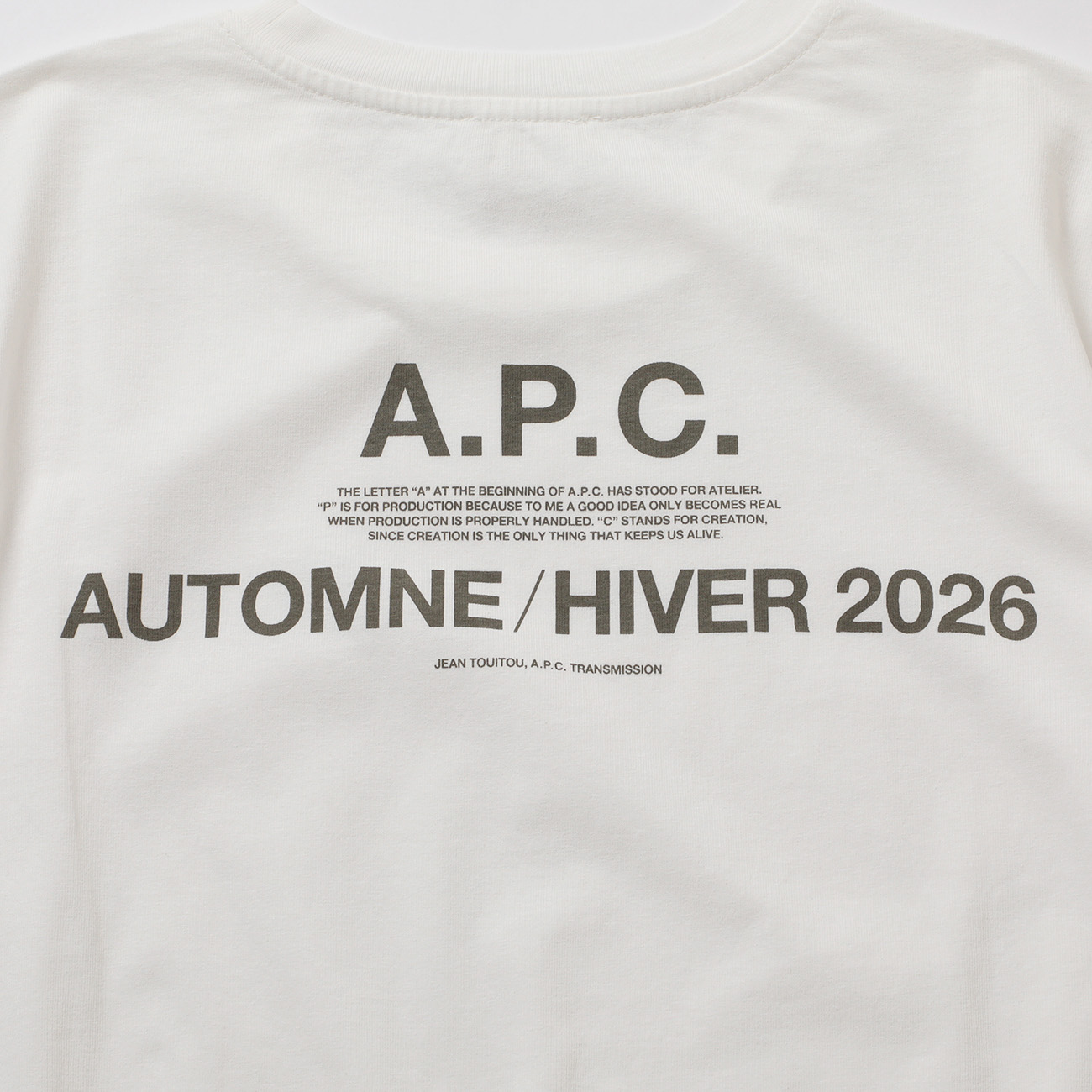 A.P.C. Automne 26 Tシャツ ロゴアップ