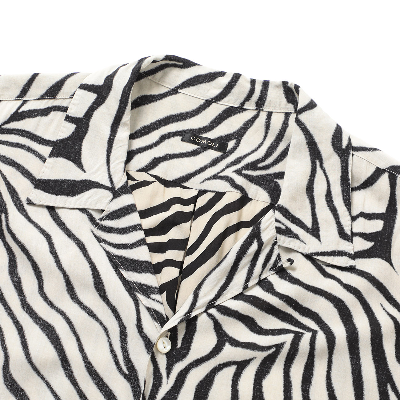 ZEBRA 半袖オープンカラーシャツ 襟元