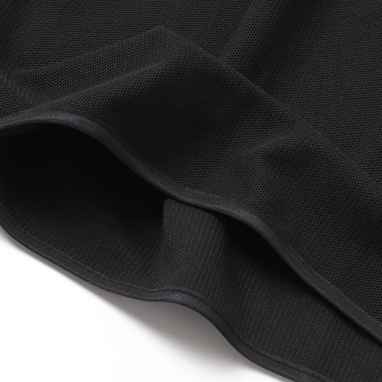 SEED STITCH KNIT TEE (Q/S) - Black 裾