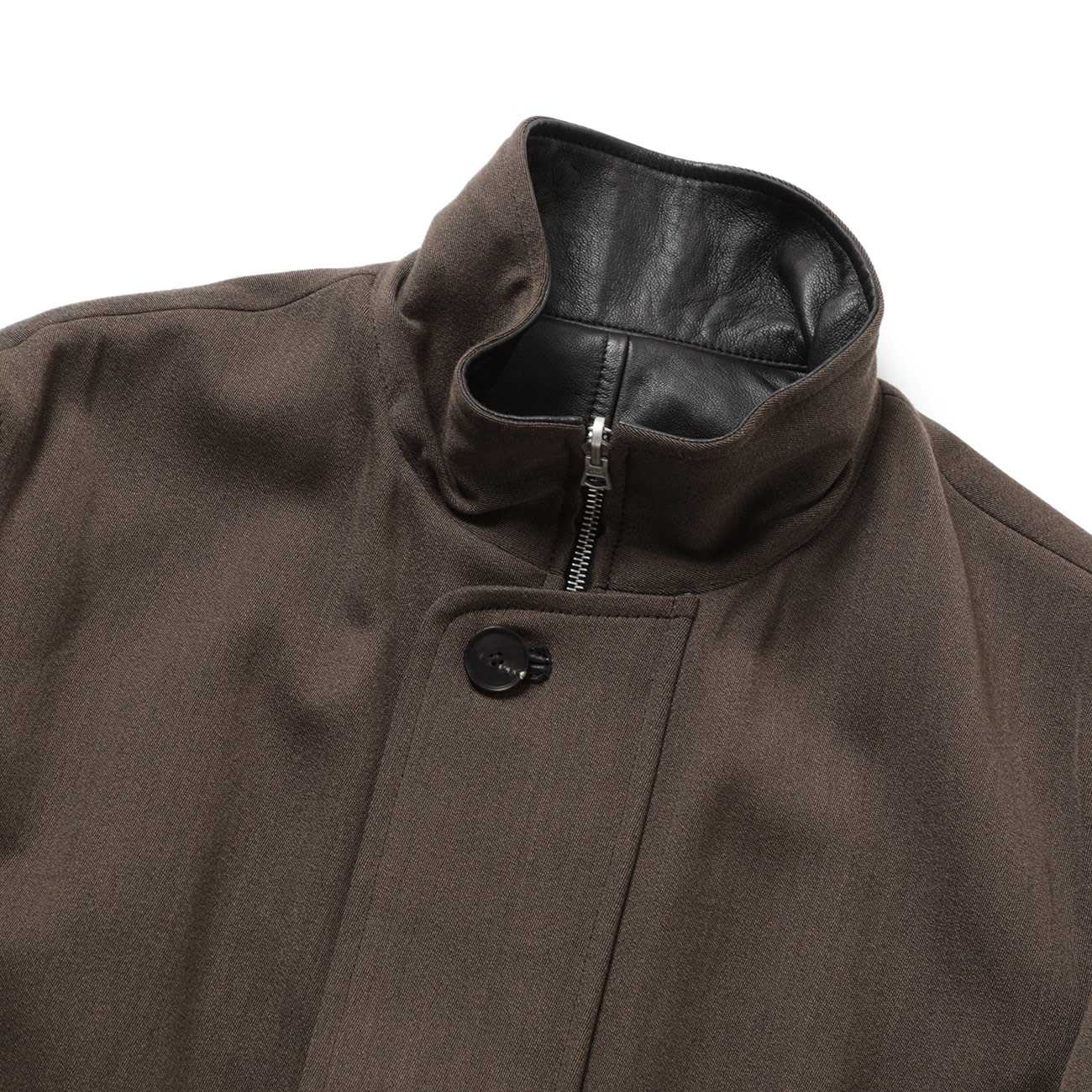 REVERSIBLE WOOL TWISTED TWILL / SHEEP LEATHER HALF COAT (メンズ) ツイル生地首元