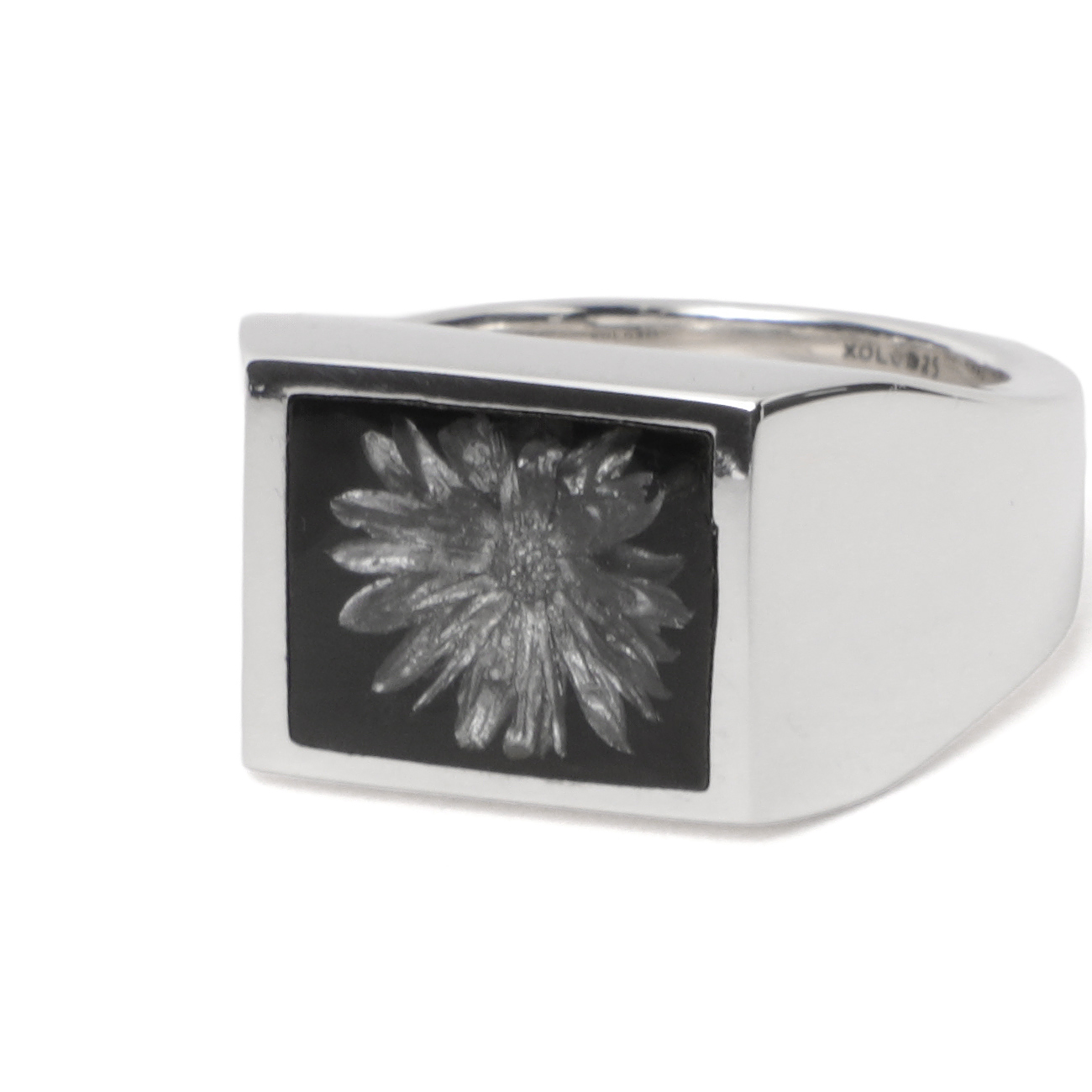 Signet Ring with Steel Gray Flower 押し花アップ
